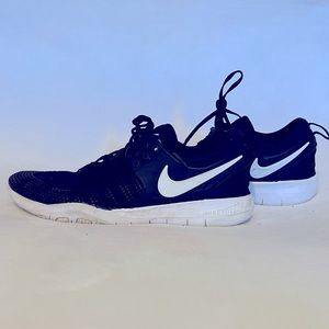 ✨👟 NIKE black / white training shoes sneakers 7/W - EUC